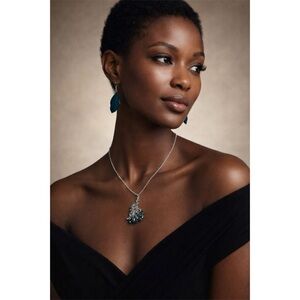 BNWOT OSTRICH Silver & Blue Pendant Necklace with Feather Earings